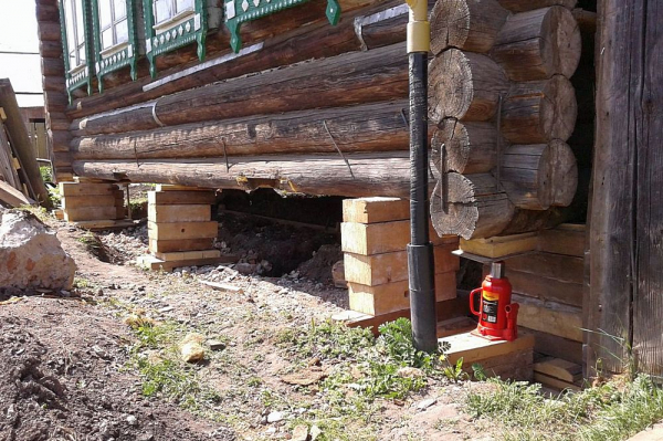 Как поднять баню для замены венцов или ремонта фундамента