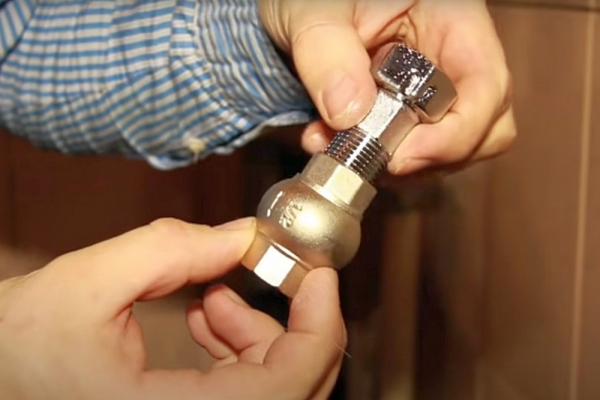 Как установить счетчики на воду в квартире: подробная пошаговая инструкция