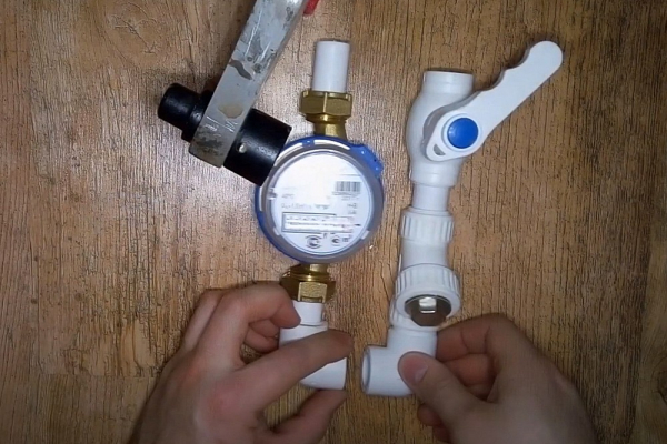 Как установить счетчики на воду в квартире: подробная пошаговая инструкция