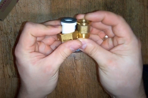 Как установить счетчики на воду в квартире: подробная пошаговая инструкция