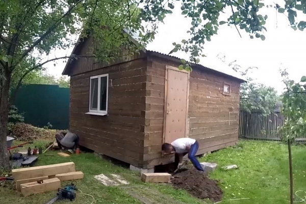 Как поднять баню для замены венцов или ремонта фундамента