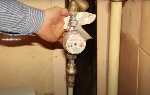 Как установить счетчики на воду в квартире: подробная пошаговая инструкция