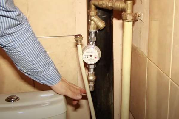 Как установить счетчики на воду в квартире: подробная пошаговая инструкция