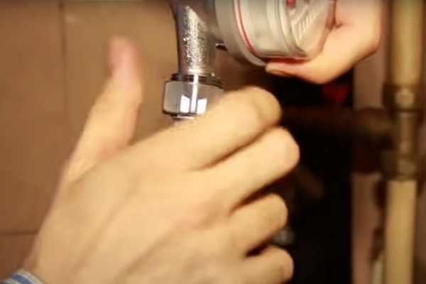 Как установить счетчики на воду в квартире: подробная пошаговая инструкция