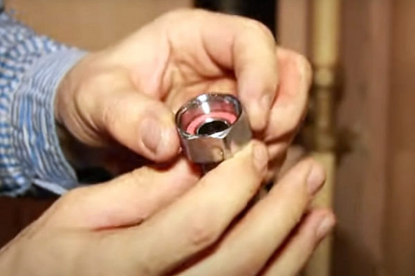 Как установить счетчики на воду в квартире: подробная пошаговая инструкция