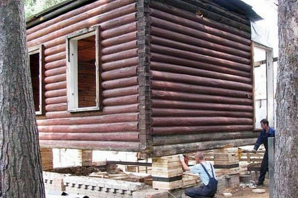 Как поднять баню для замены венцов или ремонта фундамента