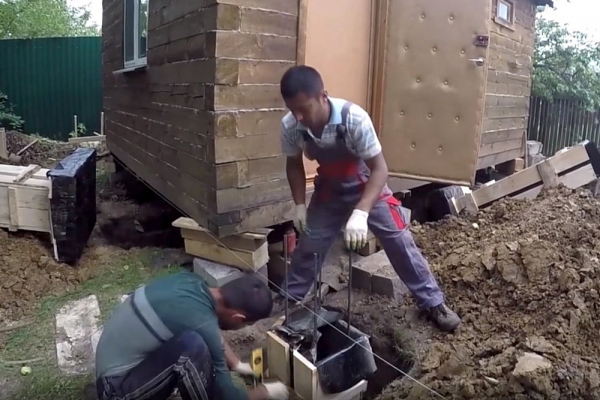 Как поднять баню для замены венцов или ремонта фундамента