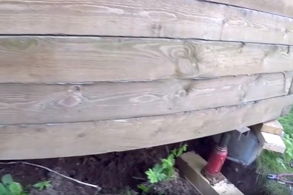 Как поднять баню для замены венцов или ремонта фундамента