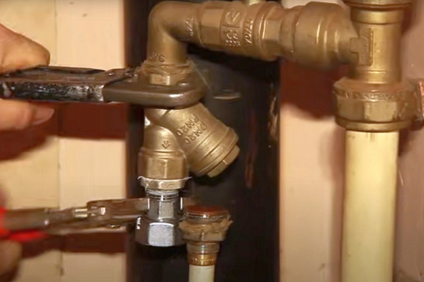 Как установить счетчики на воду в квартире: подробная пошаговая инструкция