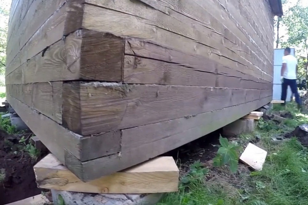 Как поднять баню для замены венцов или ремонта фундамента