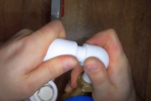 Как установить счетчики на воду в квартире: подробная пошаговая инструкция