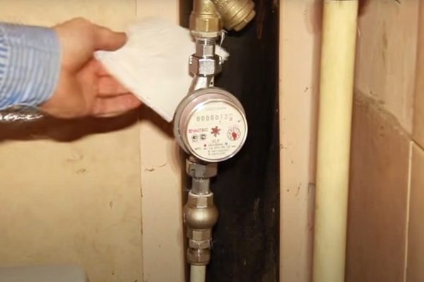 Как установить счетчики на воду в квартире: подробная пошаговая инструкция