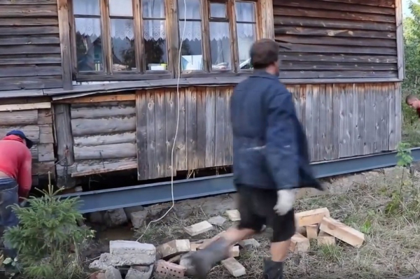 Как поднять баню для замены венцов или ремонта фундамента