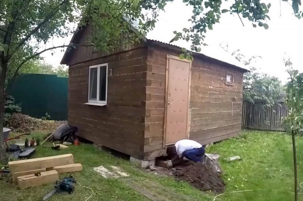 Как поднять баню для замены венцов или ремонта фундамента