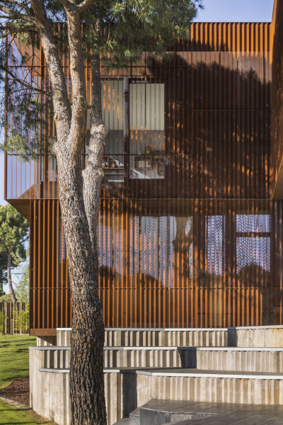 Уникальный дом с разветвленной конфигурацией