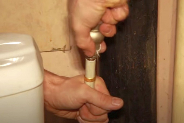 Как установить счетчики на воду в квартире: подробная пошаговая инструкция