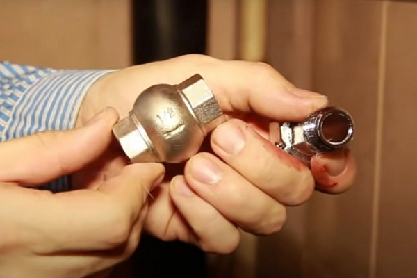 Как установить счетчики на воду в квартире: подробная пошаговая инструкция