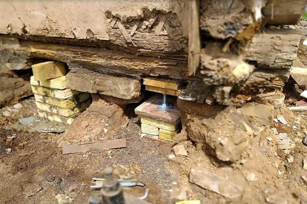 Как поднять баню для замены венцов или ремонта фундамента