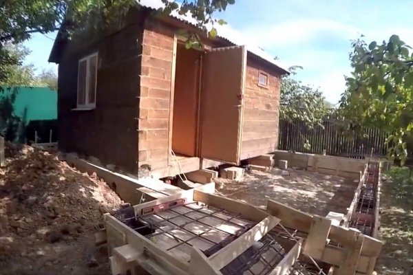 Как поднять баню для замены венцов или ремонта фундамента