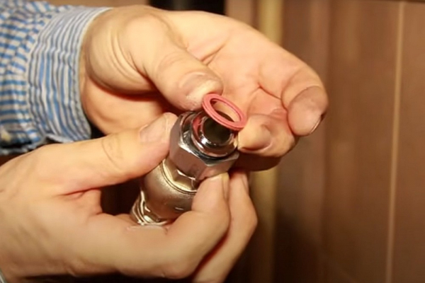 Как установить счетчики на воду в квартире: подробная пошаговая инструкция