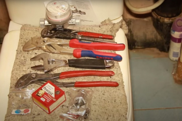 Как установить счетчики на воду в квартире: подробная пошаговая инструкция