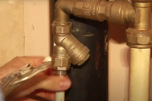 Как установить счетчики на воду в квартире: подробная пошаговая инструкция