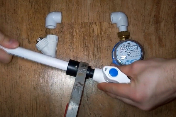 Как установить счетчики на воду в квартире: подробная пошаговая инструкция