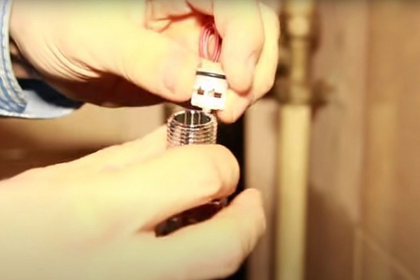 Как установить счетчики на воду в квартире: подробная пошаговая инструкция