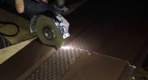 Подшивка крыши софитом &mdash; технология выполнения работ своими руками: пошаговая инструкция