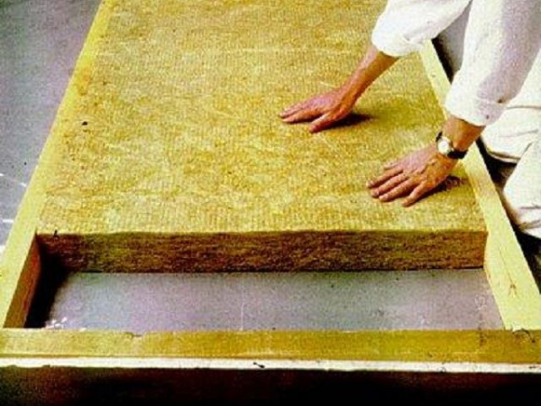 Как сделать потолок в деревянном доме своими руками: инструкция и каких ключевых ошибок нужно избегать