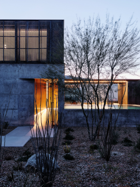 Минималистская вилла в пустынном ландшафте