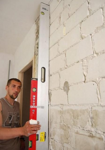 Способы выравнивания стен своими руками &mdash; выбор оптимального способа и пошаговая инструкция