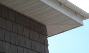 Подшивка крыши софитом &mdash; технология выполнения работ своими руками: пошаговая инструкция