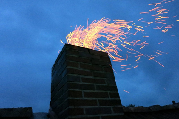 Искрогаситель на дымоход для бани &ndash; обязательно ли он нужен и как избежать грубых ошибок при монтаже