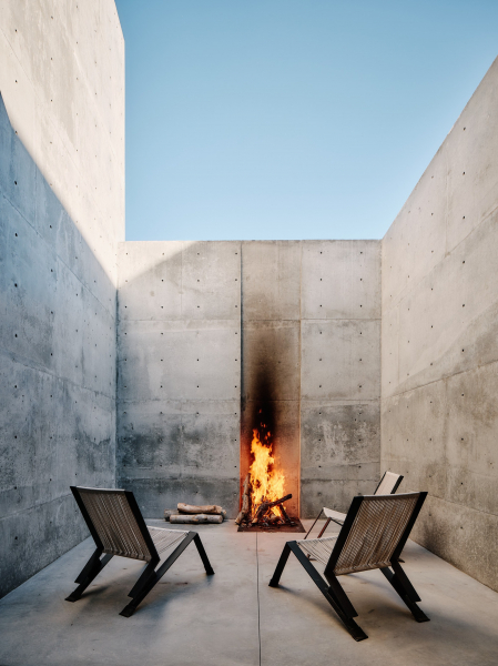 Минималистская вилла в пустынном ландшафте