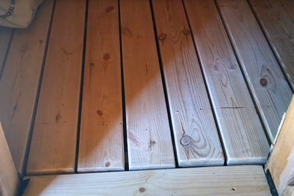 Доска для пола в баню &mdash; какая нужна и варианты ее использования