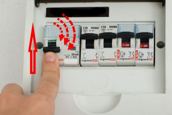 Почему выбивает УЗО: разбираемся в основных причинах