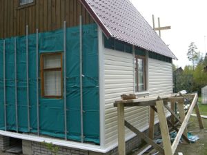 Утепление дома под сайдинг: каких ошибок важно избежать и какой материал лучше выбрать