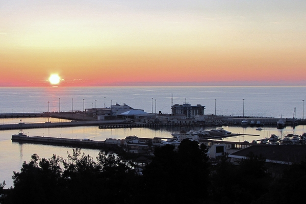 Россиянин построил в&nbsp;Черном море мобильный остров из&nbsp;металла