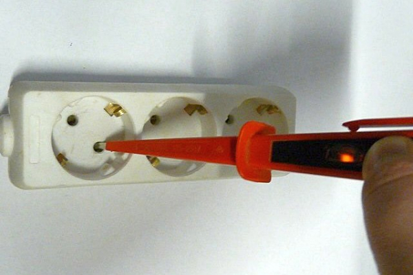 Как определить фазу и ноль без приборов: подробная инструкция