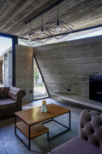 Бетонный дом в природных дюнах