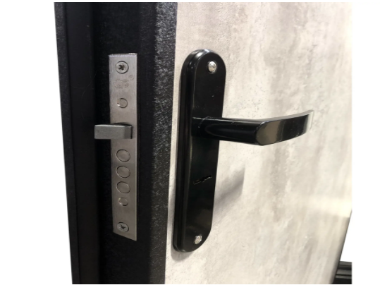 Как отличить качественные входные металлические двери от дешевых аналогов: советы от Лемана ПРО