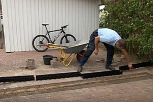 Отвод воды от фундамента дома своими руками: почему так важен и как сделать правильно