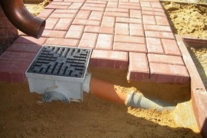 Отвод воды от фундамента дома своими руками: почему так важен и как сделать правильно