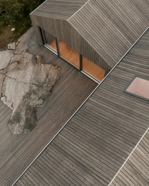 Современная вилла в суровом скандинавском ландшафте