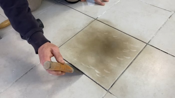 Как локально снять плитку без повреждения