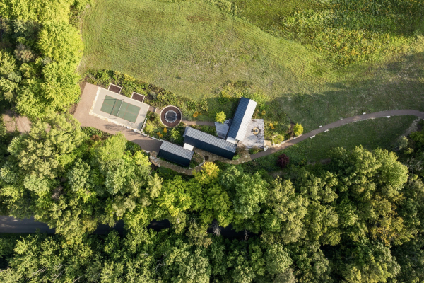 Современный гостевой дом в сельской местности