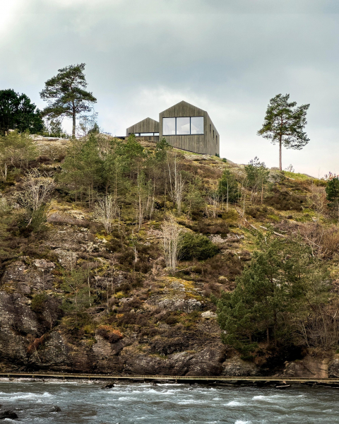 Современная вилла в суровом скандинавском ландшафте