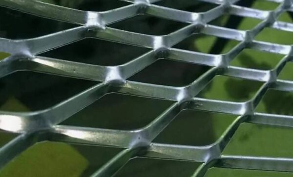 Сетка металлическая и её особенности: виды, предназначения, преимущества и недостатки