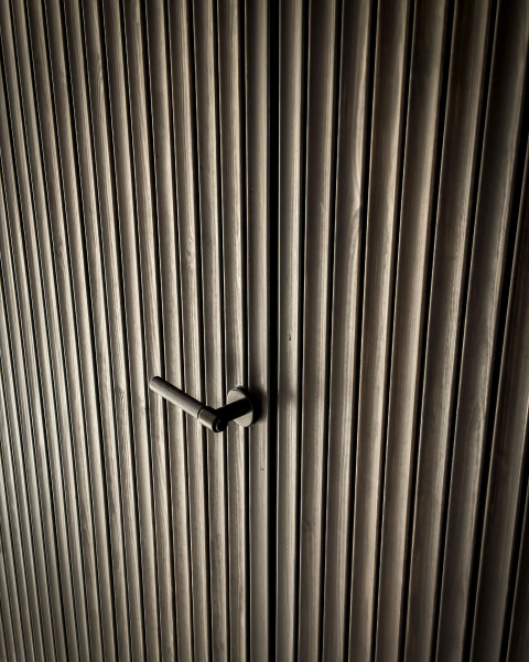 Современная вилла в суровом скандинавском ландшафте